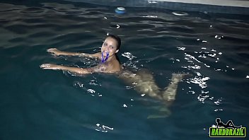 Niño nadando