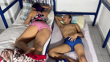 Primo e prima fazendo sexo escondido